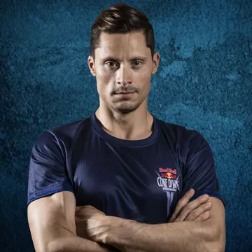 Constantin Popovici, românul care face cele mai spectaculoase sărituri în apă de la mare înălțime