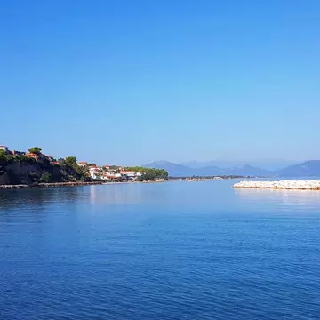 (P) Evia, insula cu izvoare termale, plaje sălbatice și situri arheologice