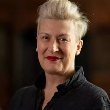 O cunoscută mezzo-soprană a fost diagnosticată cu cancer la sân