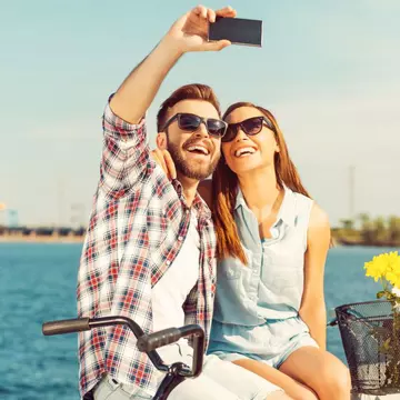 Psiholog: Cuplurile fericite nu au nevoie să se etaleze pe Facebook