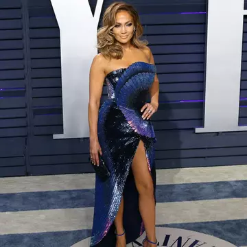 Hustlers, filmul în care Jennifer Lopez dă o lecție de dans la bară