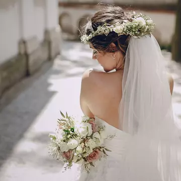 Modul inedit în care a apărut o tânără la propria nuntă. Nimeni nu a putut să îi vadă chipul FOTO