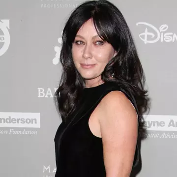 Shannen Doherty pare că a întinerit. S-a fotografiat alături de colegele din Beverly Hills 90210