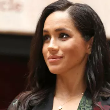 De ce Meghan Markle are aceeași poziție în toate pozele