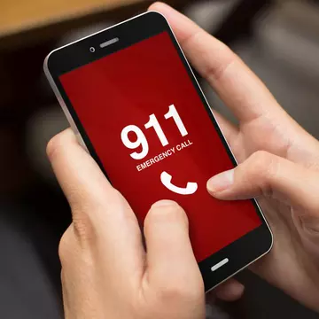 Un copil român a sunat la numărul de urgență în Canada. Poliția a fost la ușă în mai puțin de 5 minute