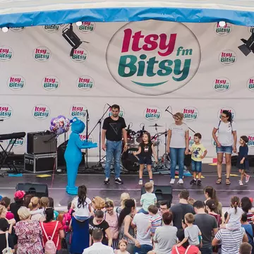 Copiii sunt invitați de Itsy Bitsy să descopere ce SuperPuteri au!