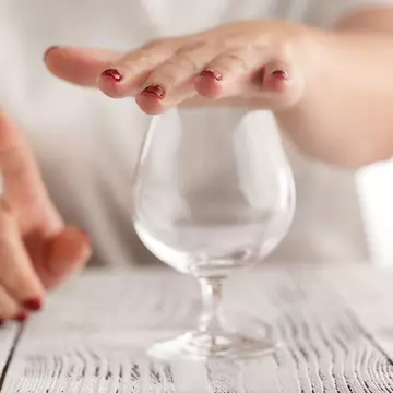 De ce nu trebuie să consumi alcool când iei antibiotice