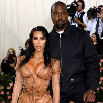 Kanye West nu mai suportă ținutele sexy ale soției lui, Kim Kardashian