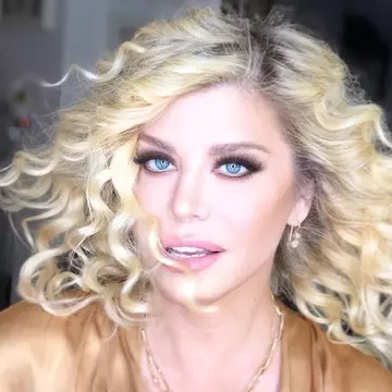 Cum arăta Loredana Groza la 22 de ani. Replica dată de artistă pentru cei care-i critică aparițiile îndrăznețe