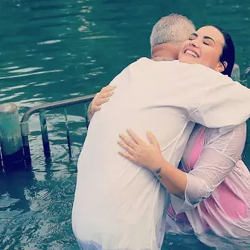 Cântăreața care a fost botezată la 27 de ani în apele Iordanului