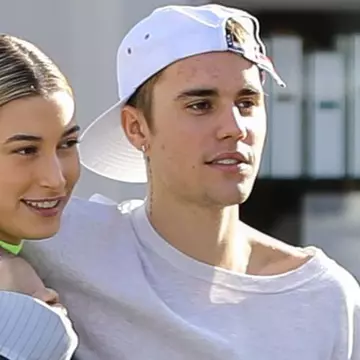 Justin Bieber s-a căsătorit religios cu Hailey Baldwin. Primele imagini de la nuntă
