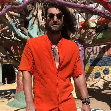 Smiley lansează piesa „My Love”, cu un videoclip filmat în deșert