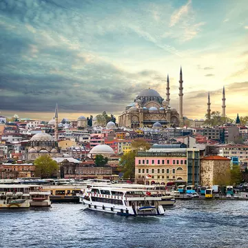 (P) Surprinde savoarea orașului Istanbul, în vacanța de Revelion!