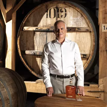 (P) Constantinos Raptis, cel de al cincilea Maestru Metaxa, te invită să explorezi una dintre cele mai fine creații: METAXA Angels’ Treasure Single Cask Strength, N°1019