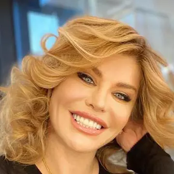 Loredana Groza șochează din nou cu un decolteu scandalos