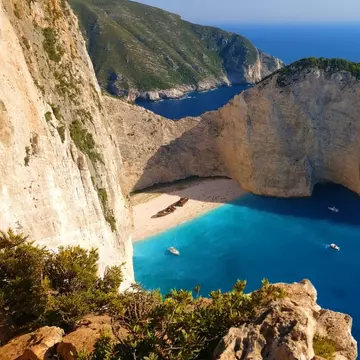 (P) Târgul de Turism 2019. Prețuri cu 50% mai mici la sejururile estivale în Zakynthos