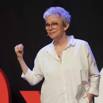Oana Pellea și-a fisurat piciorul, dar nu a întrerupt spectacolul
