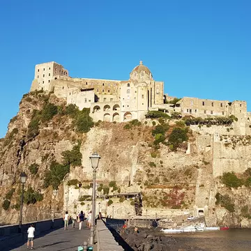 (P) Cultură și istorie într-o vacanță în Ischia