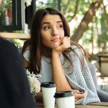 De ce dai de atâția oameni ciudați când îți cauți partenerul pe internet