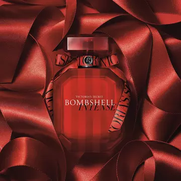 (P) Noul parfum Bombshell Intense de la Victoria’s Secret