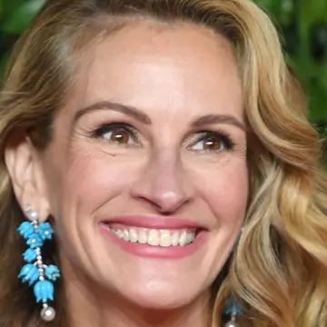 Cât de bine arată Julia Roberts în costum de baie la 52 de ani