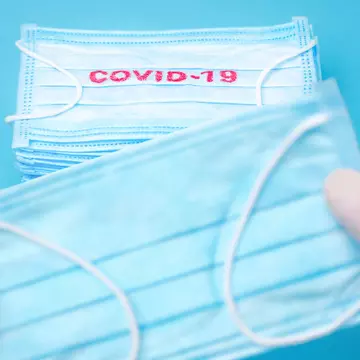 Poate coronavirusul să treacă prin masca de protecție? Ce spun specialiștii