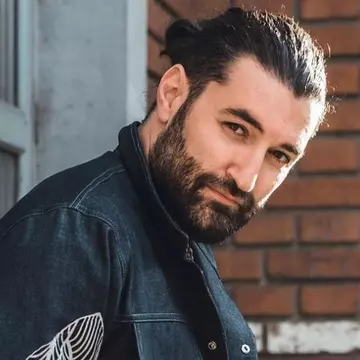 Smiley își dezvăluie numărul de telefon în ultimul videoclip