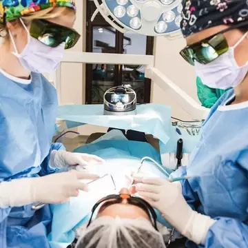 (P) Cât costă un implant dentar la Dental Premier?