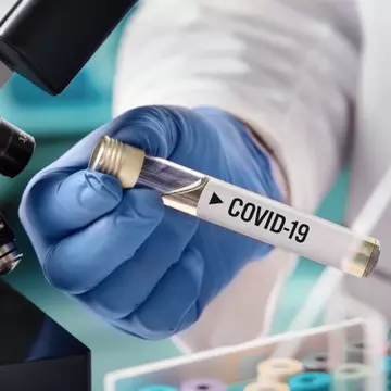 Primul șef de stat infectat cu coronavirus. S-a întâlnit recent cu Trump