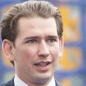 Pentru unii, de mâine portul măștii devine obligatoriu!