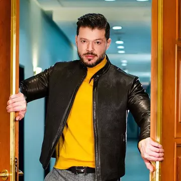 Victor Slav, surprins la cumpărături alături de noua iubită, alături de care se izolează la domiciliu