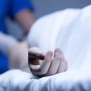 Primul caz de transmitere a coronavirusului de la pacienți morți la cei vii. Persoana infectată a murit