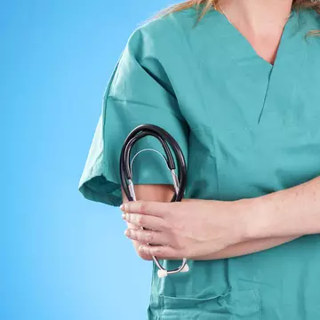 Video Bucuroși că au salvat un pacient cu Covid-19, medicii din Craiova au încins o horă în curtea spitalului