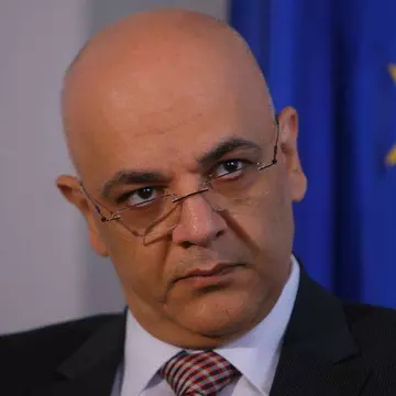 Raed Arafat: Toți românii trebuie să poarte măști de protecție! Cei care nu au, pot improviza din orice