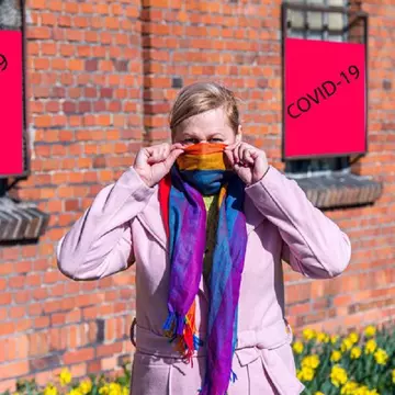 De ce este periculos să porți eșarfă în loc de mască de protecție