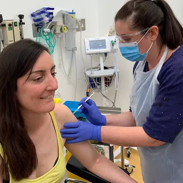 Cum se simte primul voluntar vaccinat împotriva coronavirusului