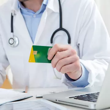 Cardul de sănătate nu va fi utilizat în asistenţa medicală primară până la 30 septembrie