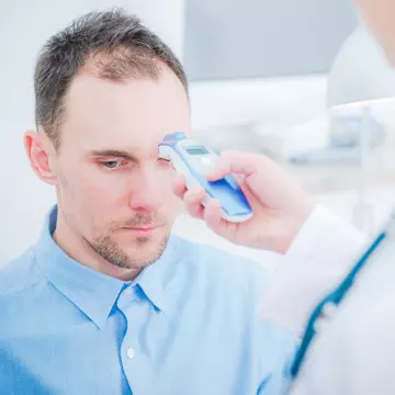 Medic: "Limita de termoscanare n-ar trebui să fie de 37°C. Temperatura corpului crește și din alte motive, în afara afecțiunilor virale"