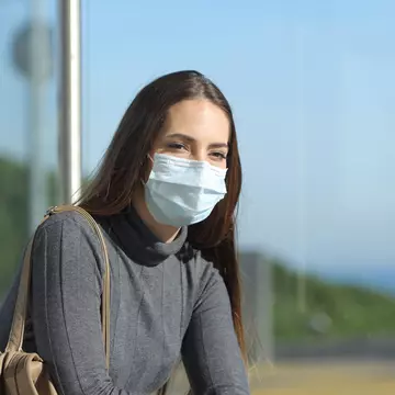 Cât timp vom mai purta măști? Răspunsul experților