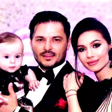 Liviu Vârciu, la mijloc între iubită și fiica cea mare