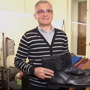 Pantofii de distanțare socială, invenția unui român pentru perioada pandemiei