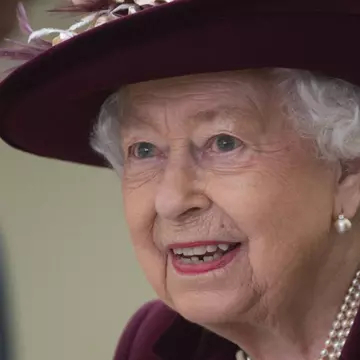 Regina Elisabeta s-a ascuns în tufiș de Nicolae Ceaușescu