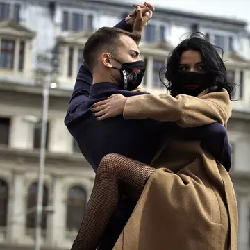 EXCLUSIV Dansând pe stradă: povestea a doi dansatori cărora pandemia le-a furat ce iubeau mai mult