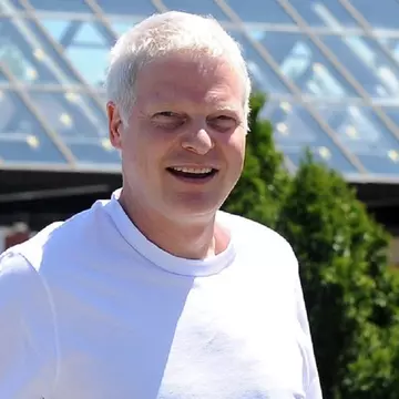 Producătorul Steve Bing a murit la 55 de ani. Acesta s-ar fi aruncat de la etajul 27, din cauza „izolării pe perioada pandemiei”