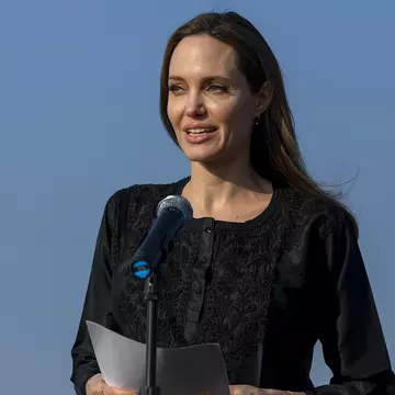 Angelina Jolie a împlinit astăzi 45 de ani. Imagini de colecție cu actrița