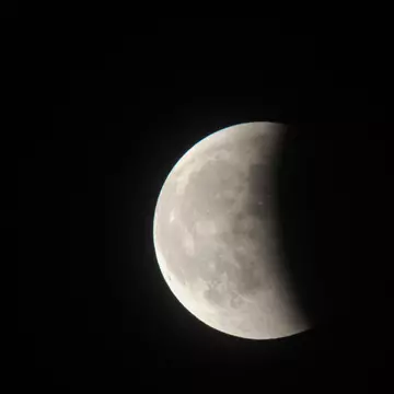 Eclipsă de Lună în zodia Săgetător. Este momentul să ne schimbăm stilul de viață, principiile și mentalitățile