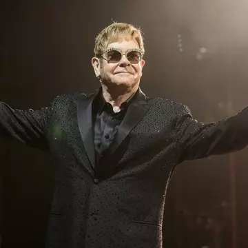 Cine este femeia pe care Elton John a părăsit-o înainte de nuntă
