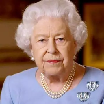 În ce ipostază a fost surprinsă Regina Elisabeta a II-a la 94 de ani