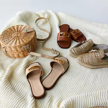 (P) Flats! Flats! Flats! Șlapi, sandale și espadrile pe care trebuie sa le ai în această vară