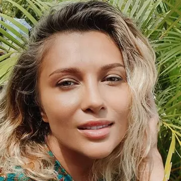 Lora a filmat un videoclip în Bali, iar povestea acestuia este impresionantă